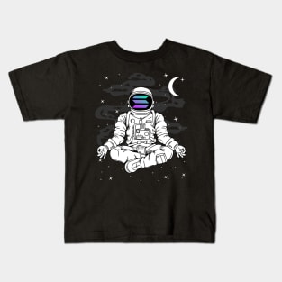 Astronaut Yoga Solana SOL Coin To The Moon Crypto Token Cryptocurrency Blockchain Wallet Birthday Gift For Men Women Kids Kids T-Shirt